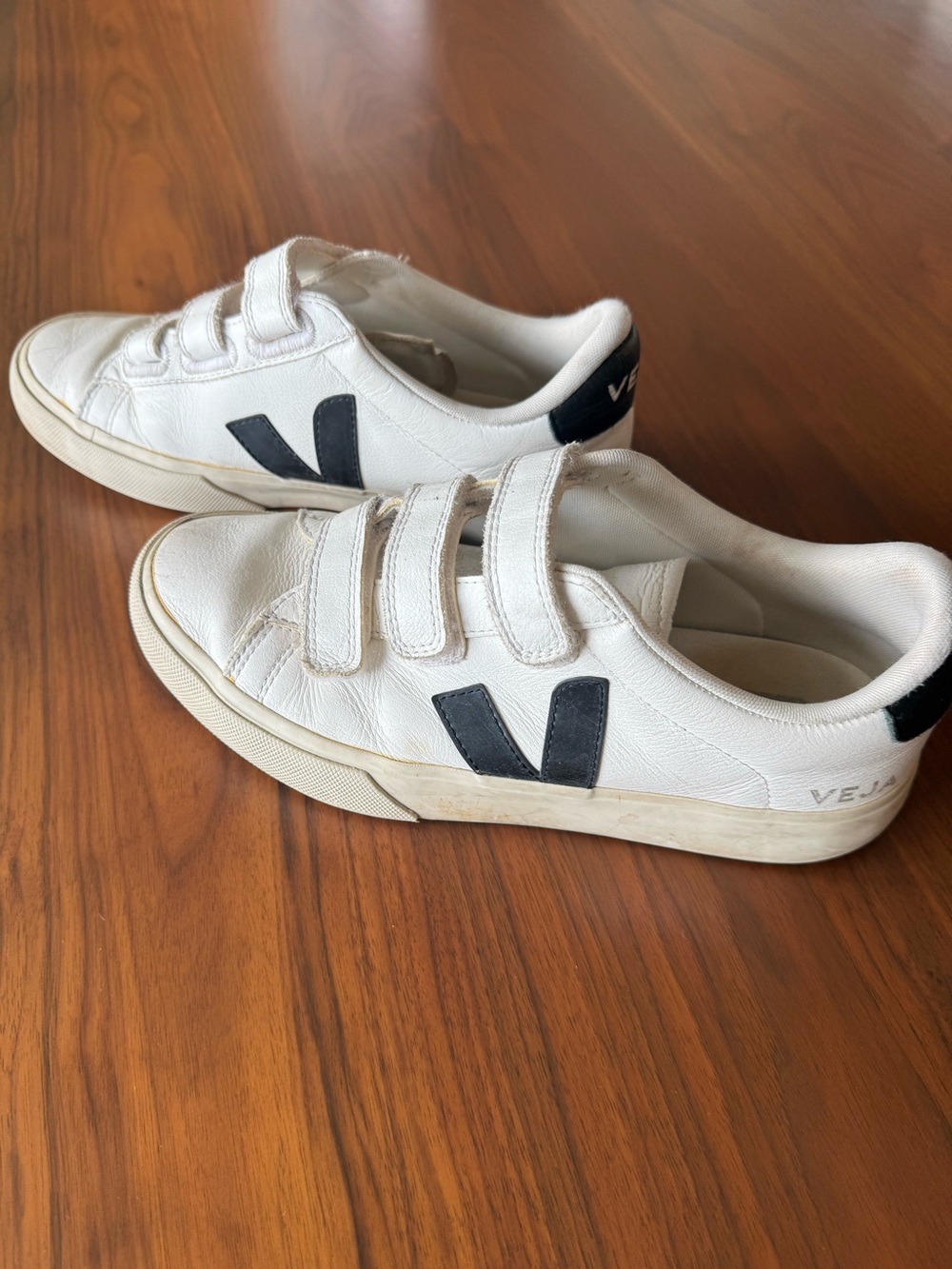 VEJA
Recife Logo
Women's Casual and Fashion Sneakers